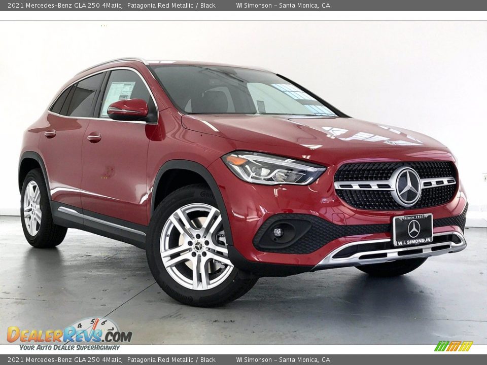 Front 3/4 View of 2021 Mercedes-Benz GLA 250 4Matic Photo #12