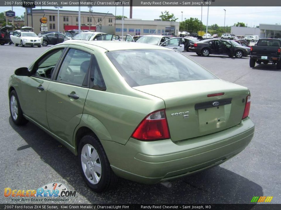 2007 Ford Focus ZX4 SE Sedan Kiwi Green Metallic / Charcoal/Light Flint Photo #3