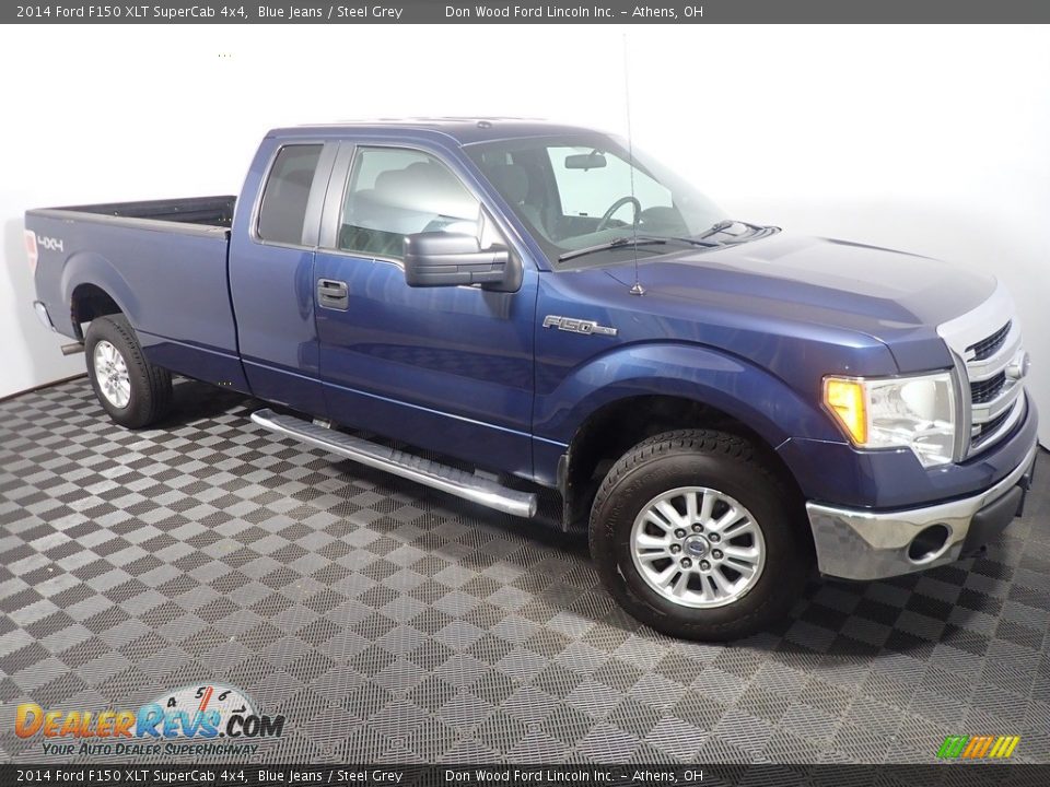 Front 3/4 View of 2014 Ford F150 XLT SuperCab 4x4 Photo #2