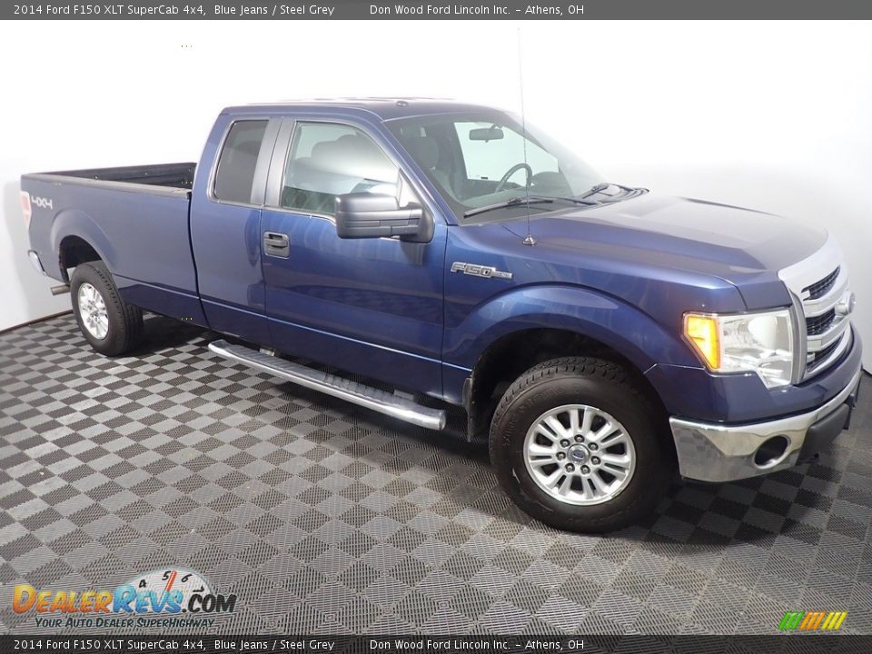 Front 3/4 View of 2014 Ford F150 XLT SuperCab 4x4 Photo #2