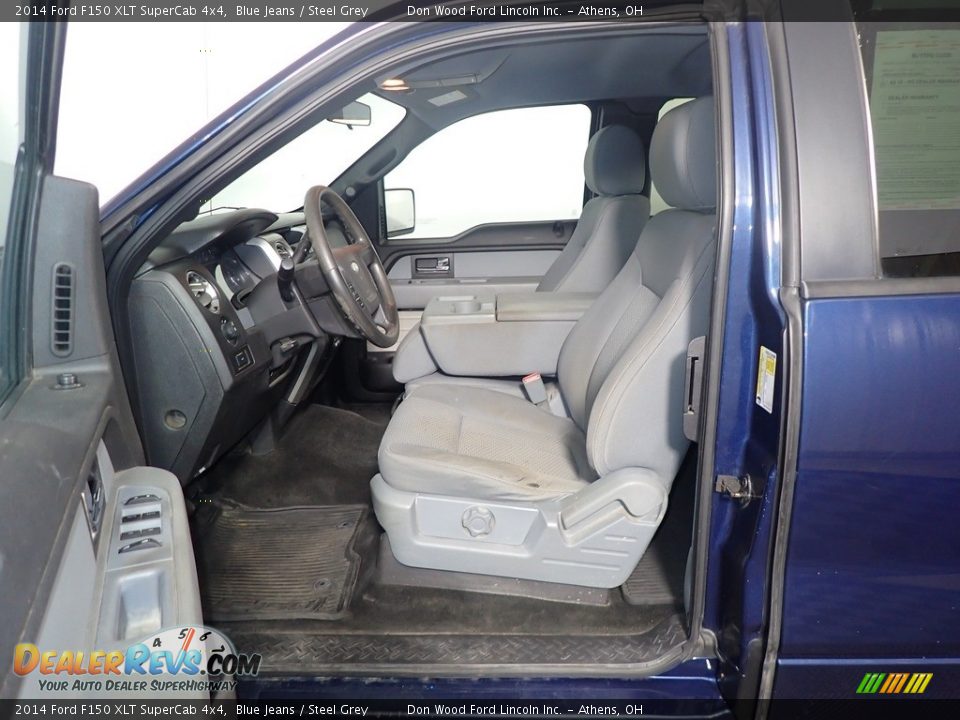 Front Seat of 2014 Ford F150 XLT SuperCab 4x4 Photo #19