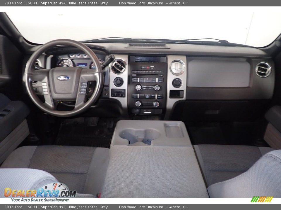 Dashboard of 2014 Ford F150 XLT SuperCab 4x4 Photo #21