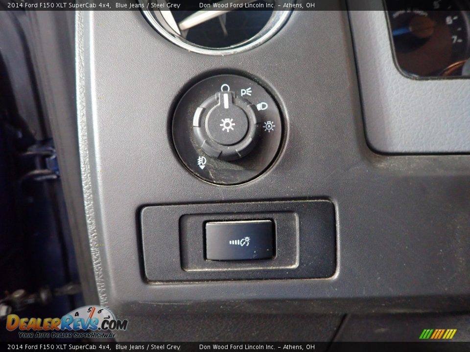 Controls of 2014 Ford F150 XLT SuperCab 4x4 Photo #28