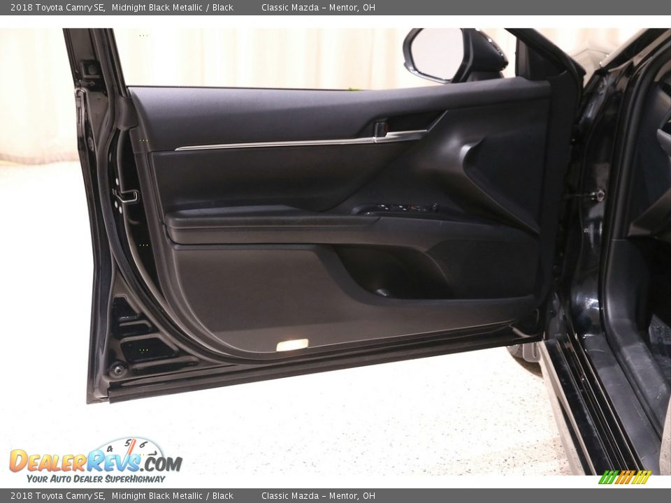 2018 Toyota Camry SE Midnight Black Metallic / Black Photo #4