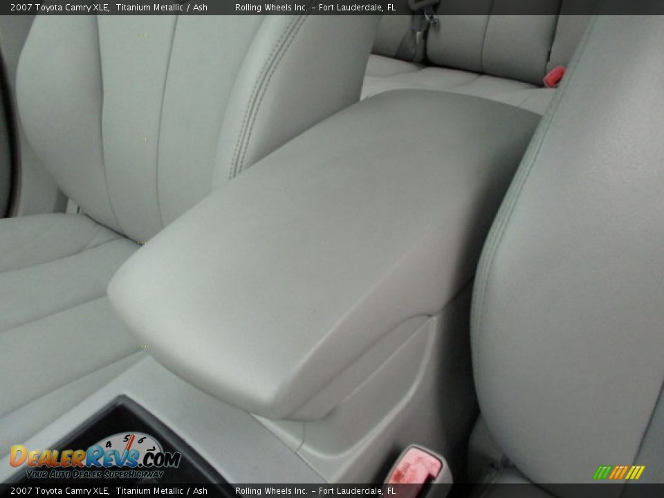 2007 Toyota Camry XLE Titanium Metallic / Ash Photo #30