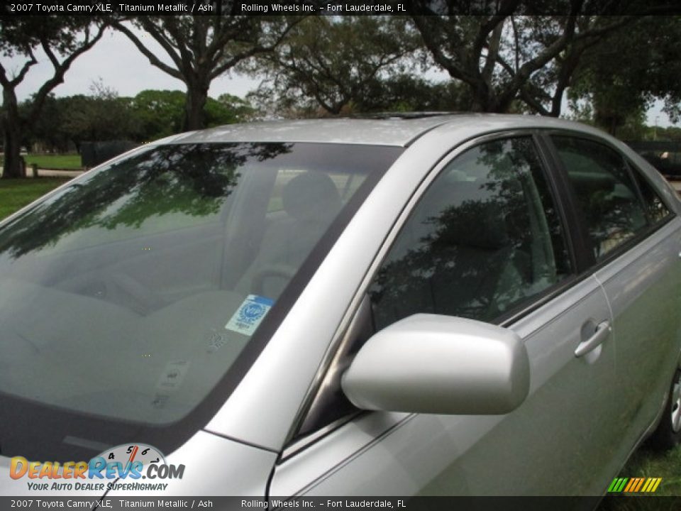 2007 Toyota Camry XLE Titanium Metallic / Ash Photo #33