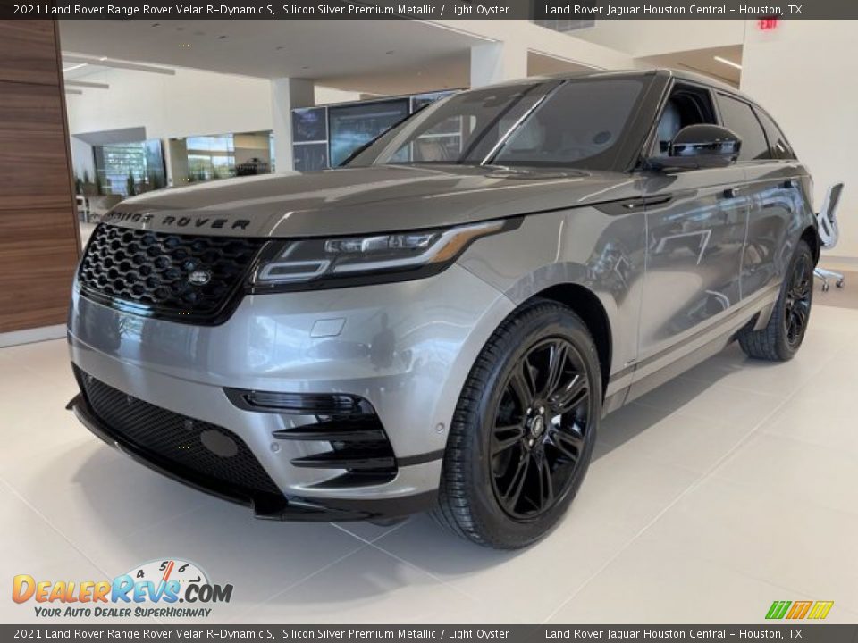 Front 3/4 View of 2021 Land Rover Range Rover Velar R-Dynamic S Photo #1