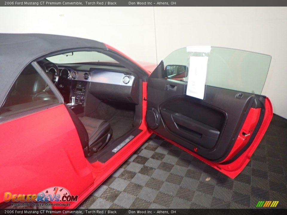 2006 Ford Mustang GT Premium Convertible Torch Red / Black Photo #31