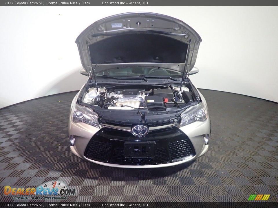 2017 Toyota Camry SE Creme Brulee Mica / Black Photo #8