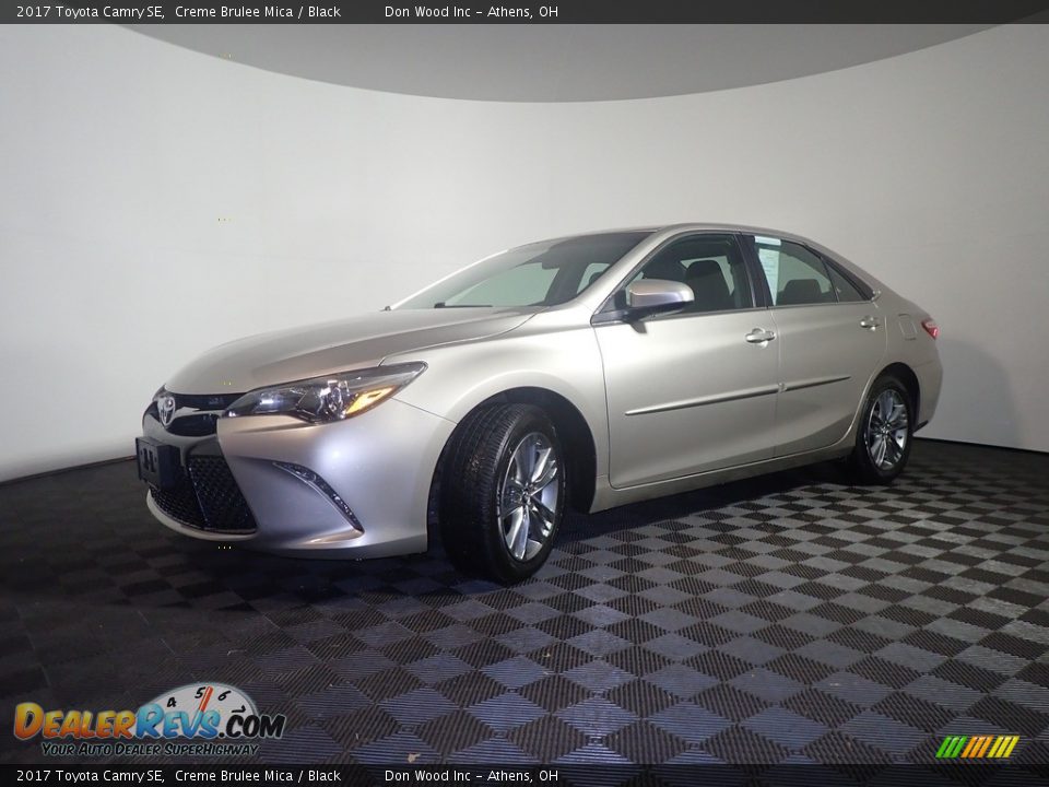 2017 Toyota Camry SE Creme Brulee Mica / Black Photo #10