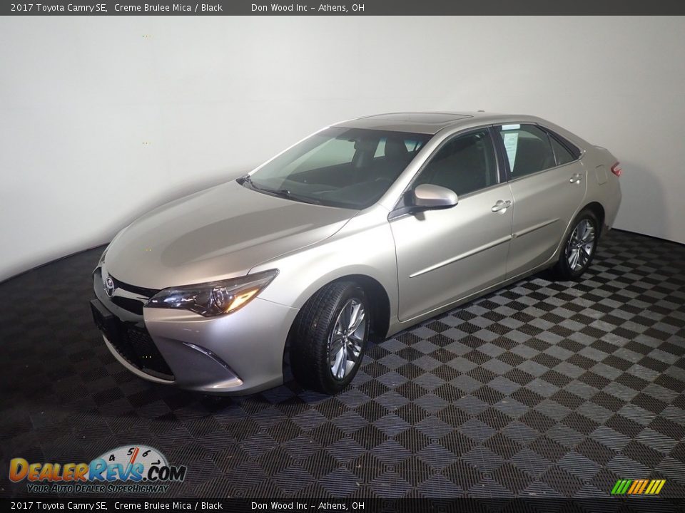2017 Toyota Camry SE Creme Brulee Mica / Black Photo #11