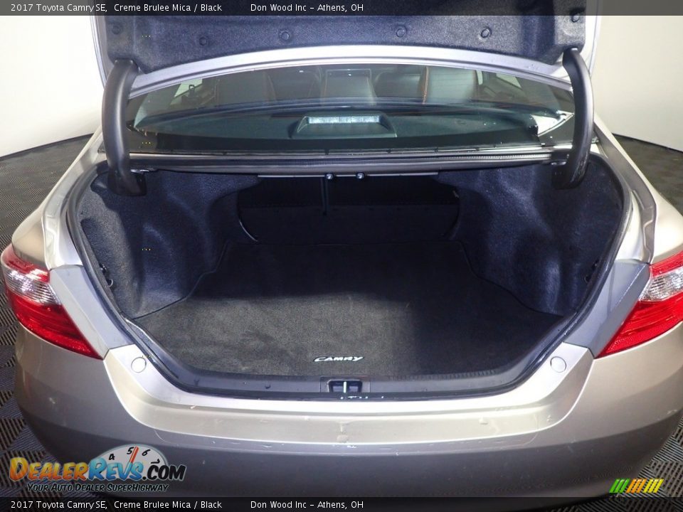 2017 Toyota Camry SE Creme Brulee Mica / Black Photo #17