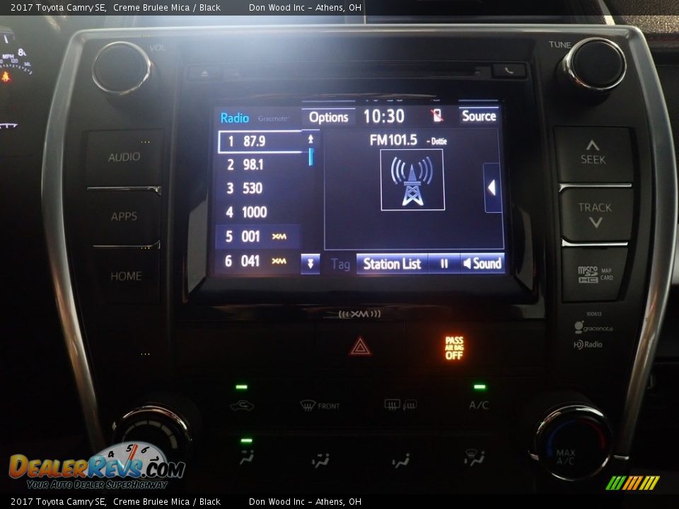 2017 Toyota Camry SE Creme Brulee Mica / Black Photo #28