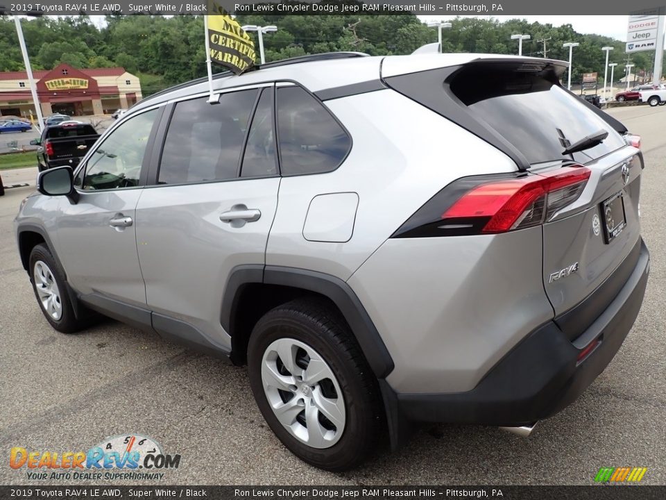 2019 Toyota RAV4 LE AWD Super White / Black Photo #3