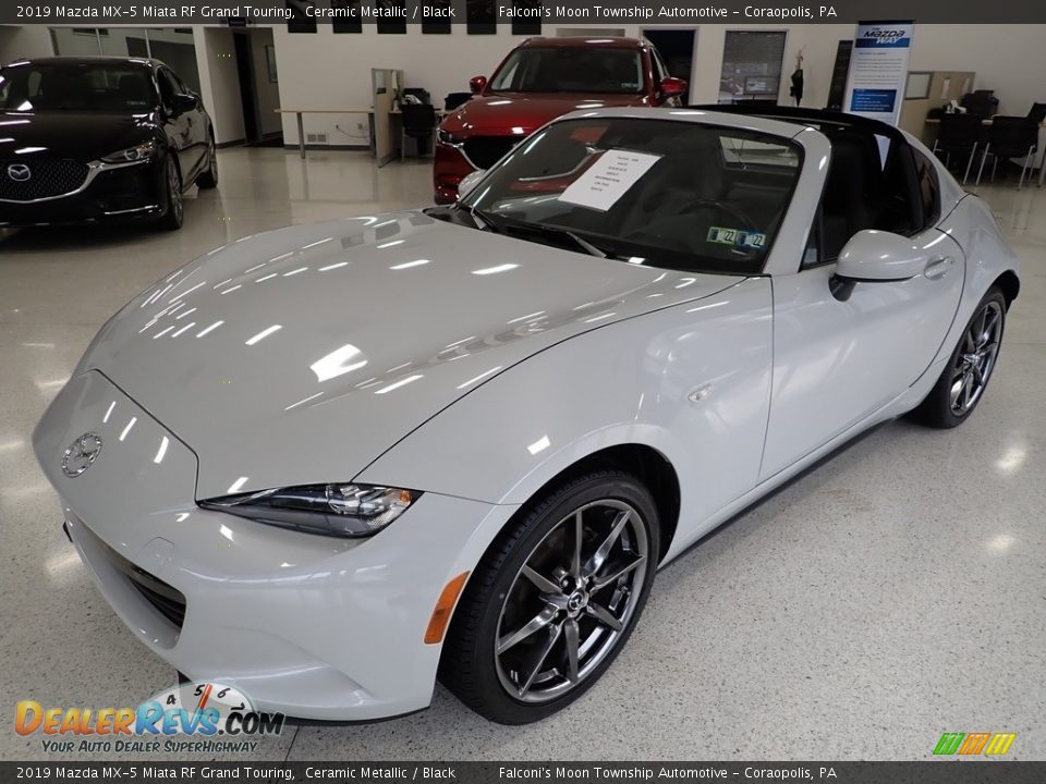 Front 3/4 View of 2019 Mazda MX-5 Miata RF Grand Touring Photo #7