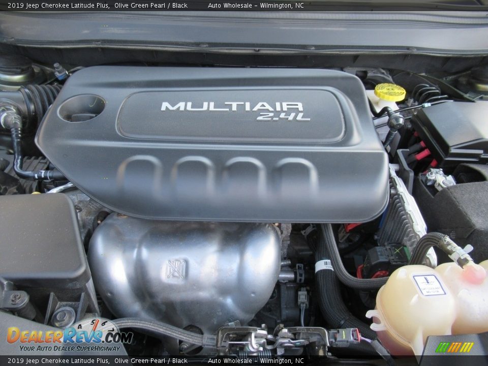 2019 Jeep Cherokee Latitude Plus Olive Green Pearl / Black Photo #6