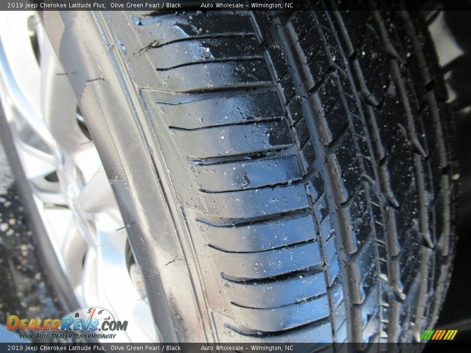 2019 Jeep Cherokee Latitude Plus Olive Green Pearl / Black Photo #8