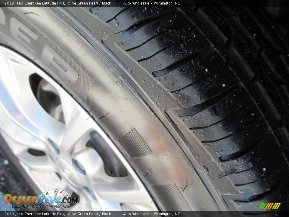 2019 Jeep Cherokee Latitude Plus Olive Green Pearl / Black Photo #9