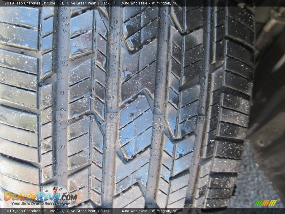 2019 Jeep Cherokee Latitude Plus Olive Green Pearl / Black Photo #10