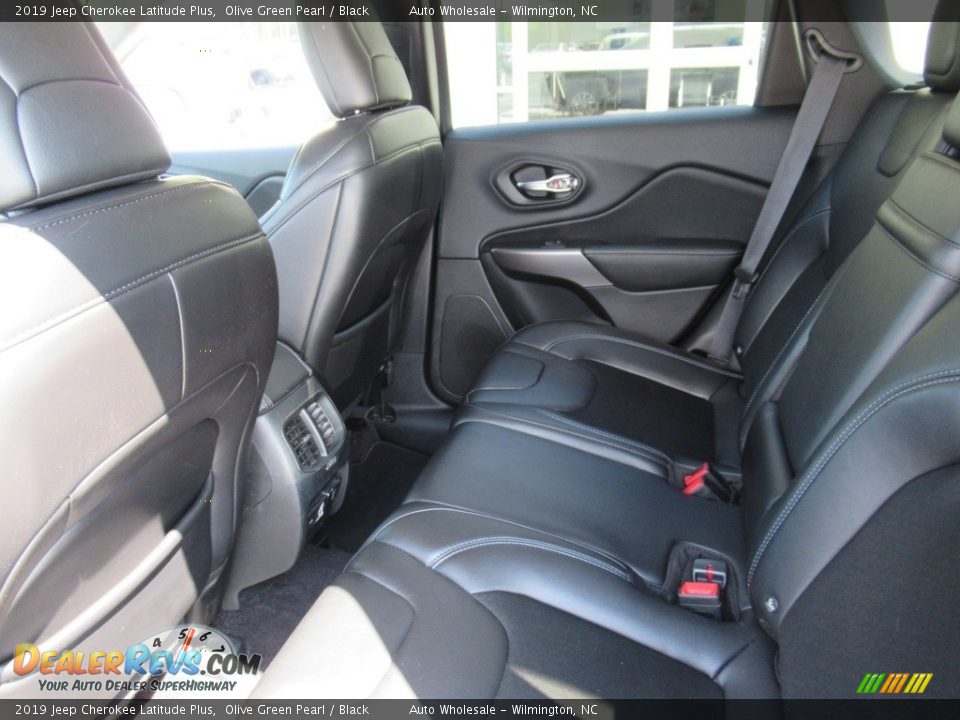 2019 Jeep Cherokee Latitude Plus Olive Green Pearl / Black Photo #12