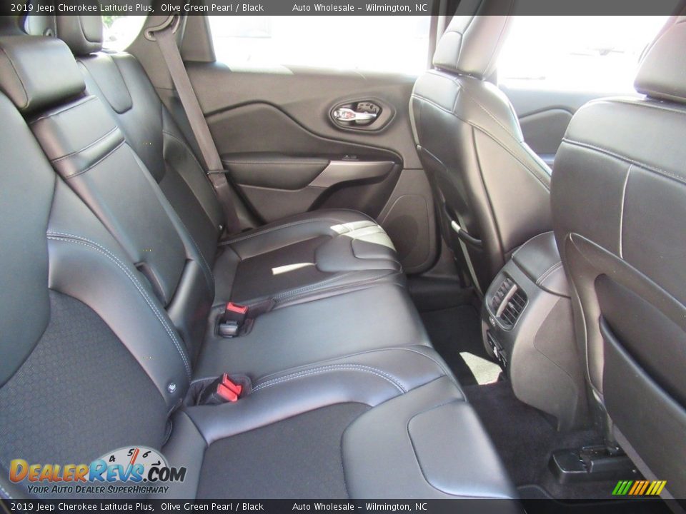 2019 Jeep Cherokee Latitude Plus Olive Green Pearl / Black Photo #14
