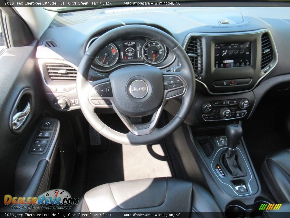 2019 Jeep Cherokee Latitude Plus Olive Green Pearl / Black Photo #15