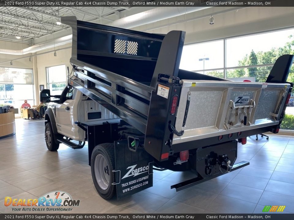 2021 Ford F550 Super Duty XL Regular Cab 4x4 Chassis Dump Truck Oxford White / Medium Earth Gray Photo #3