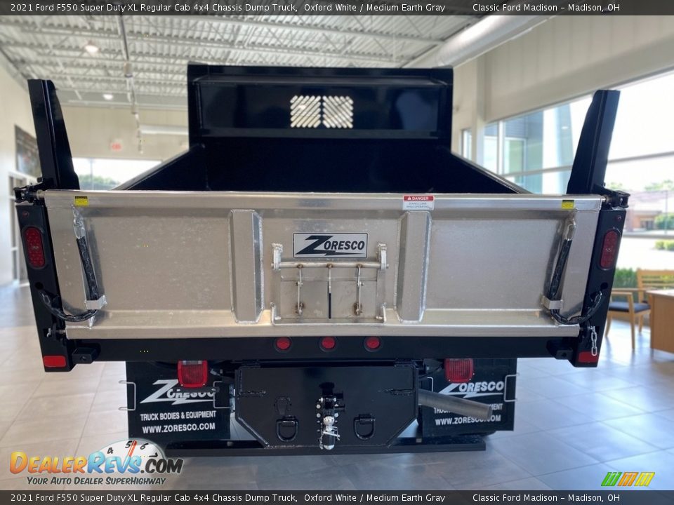 2021 Ford F550 Super Duty XL Regular Cab 4x4 Chassis Dump Truck Oxford White / Medium Earth Gray Photo #4