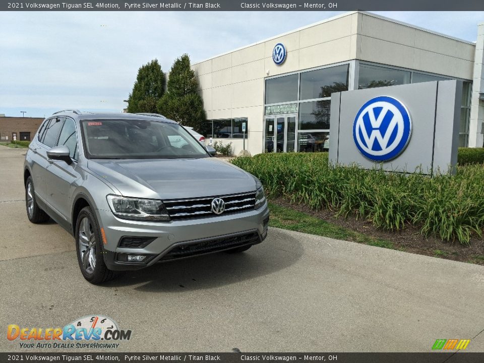 Front 3/4 View of 2021 Volkswagen Tiguan SEL 4Motion Photo #1