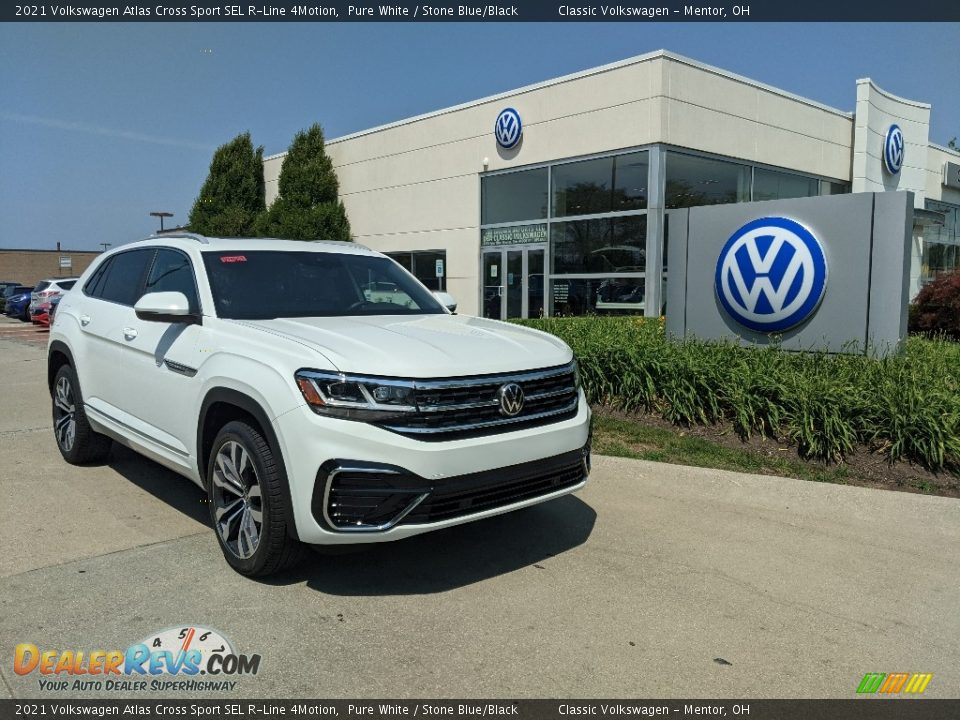 Front 3/4 View of 2021 Volkswagen Atlas Cross Sport SEL R-Line 4Motion Photo #1