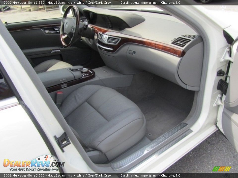 2009 Mercedes-Benz S 550 4Matic Sedan Arctic White / Grey/Dark Grey Photo #21