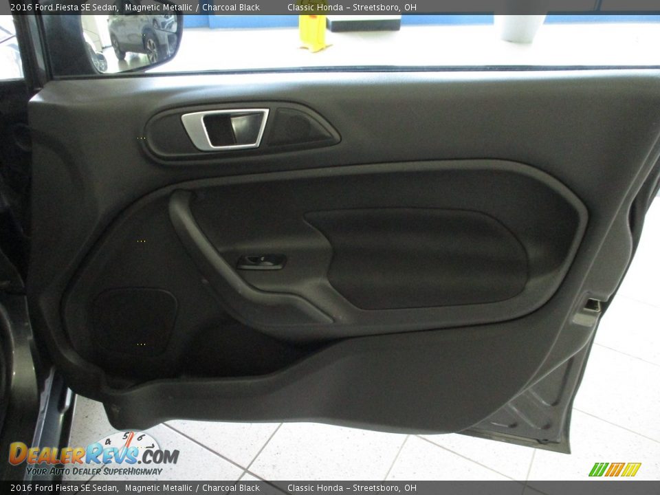 2016 Ford Fiesta SE Sedan Magnetic Metallic / Charcoal Black Photo #14