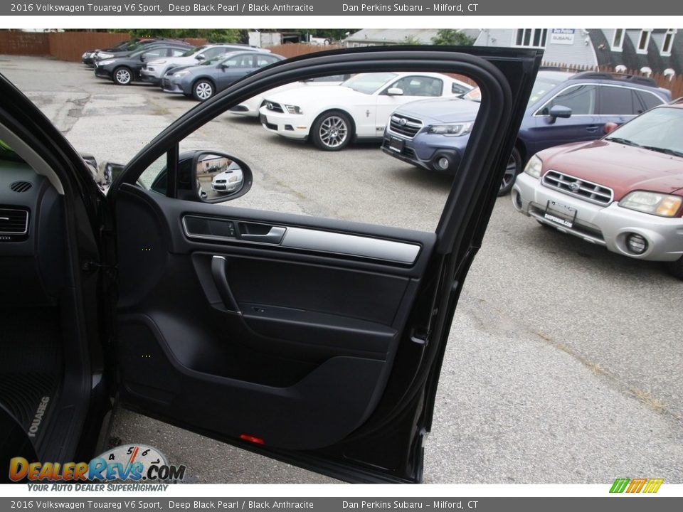 2016 Volkswagen Touareg V6 Sport Deep Black Pearl / Black Anthracite Photo #16