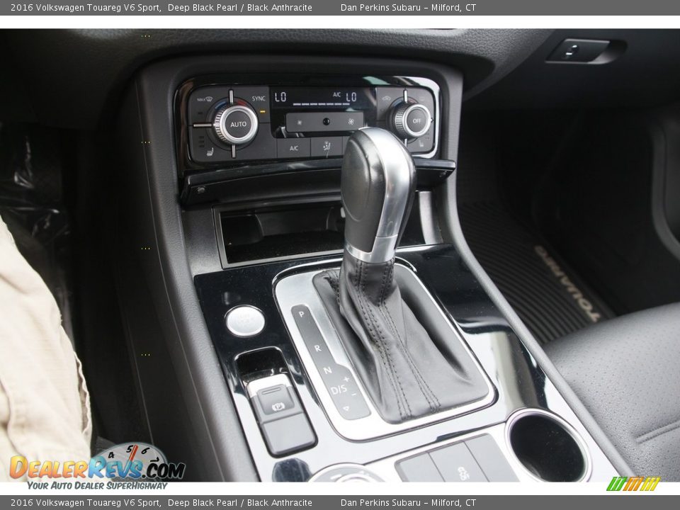 2016 Volkswagen Touareg V6 Sport Deep Black Pearl / Black Anthracite Photo #22
