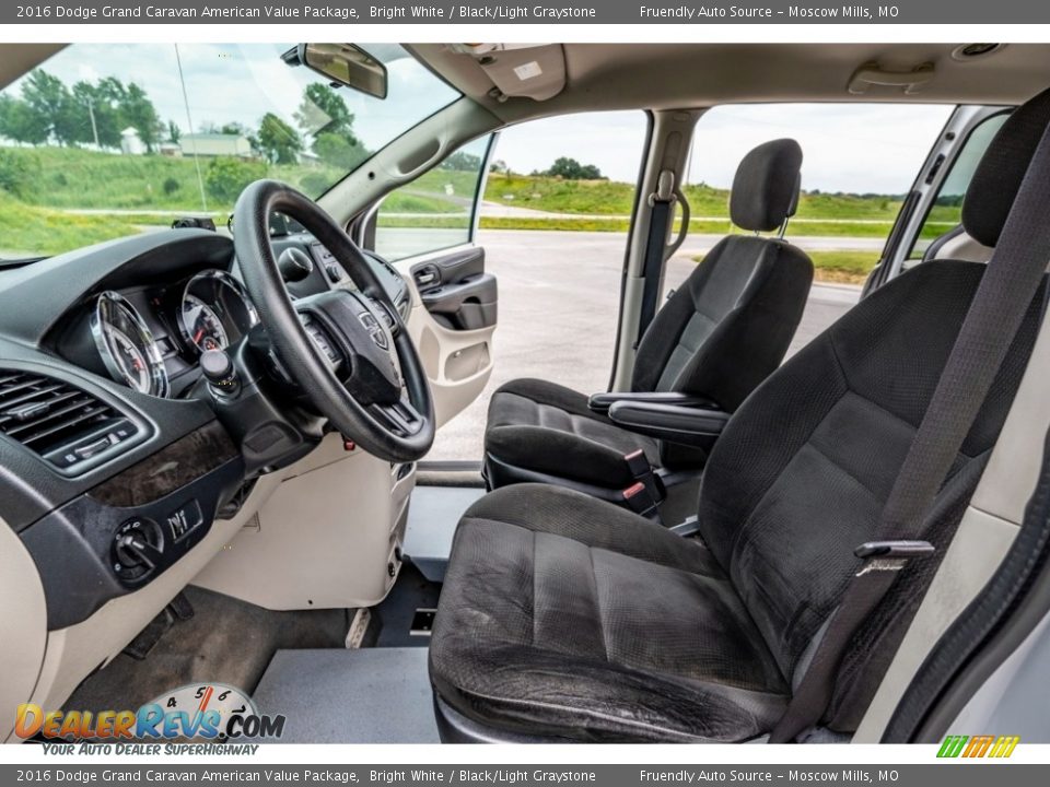 2016 Dodge Grand Caravan American Value Package Bright White / Black/Light Graystone Photo #18