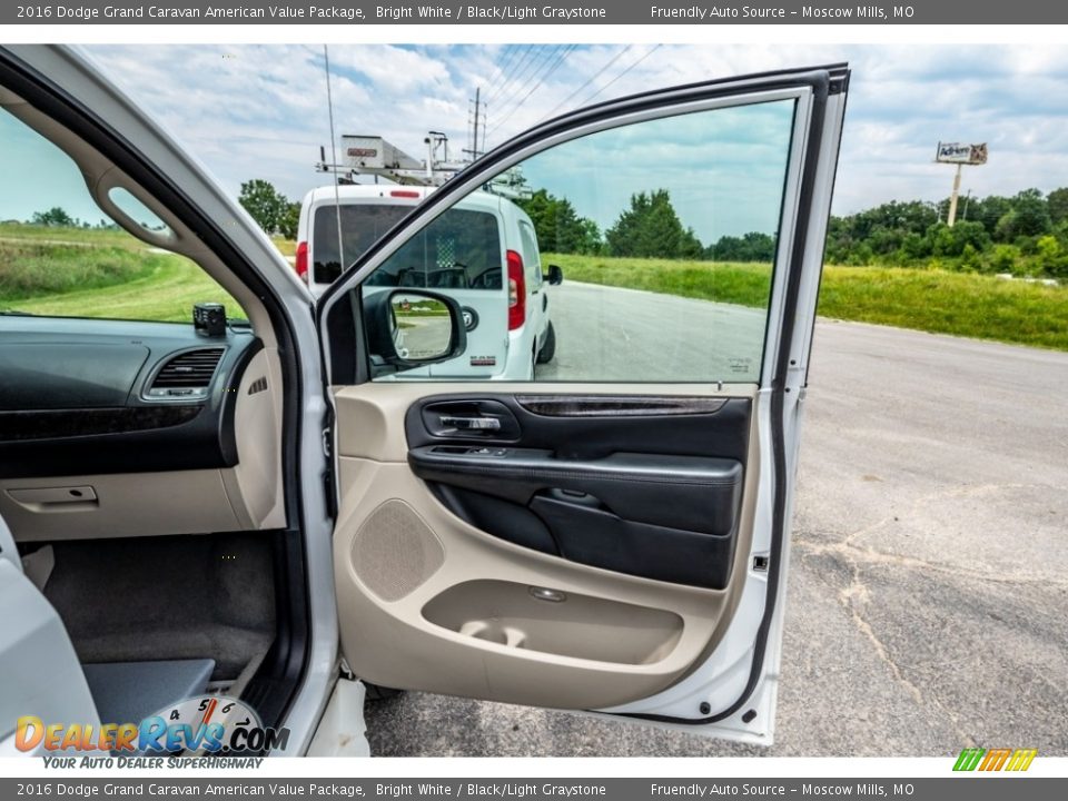 2016 Dodge Grand Caravan American Value Package Bright White / Black/Light Graystone Photo #26