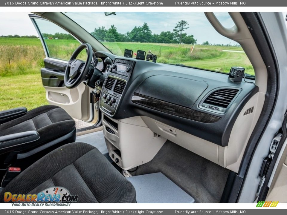 2016 Dodge Grand Caravan American Value Package Bright White / Black/Light Graystone Photo #27