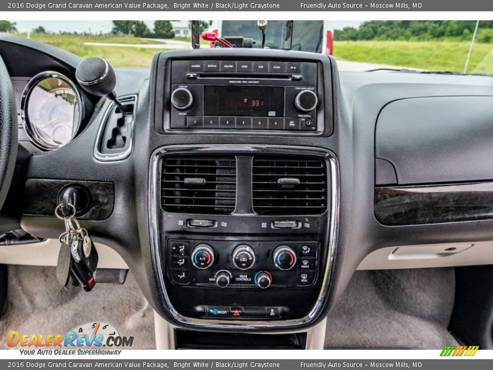 2016 Dodge Grand Caravan American Value Package Bright White / Black/Light Graystone Photo #31