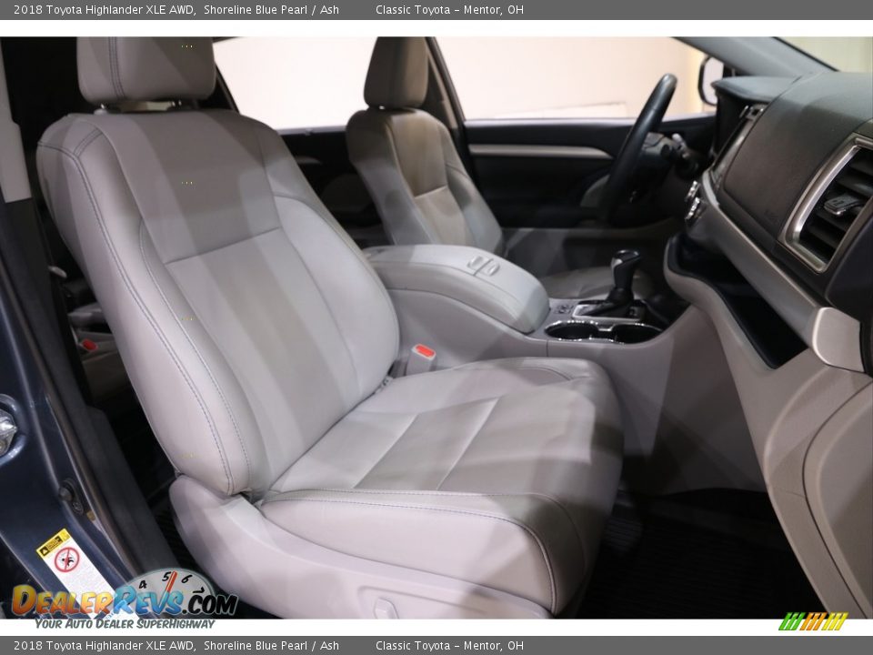 2018 Toyota Highlander XLE AWD Shoreline Blue Pearl / Ash Photo #17