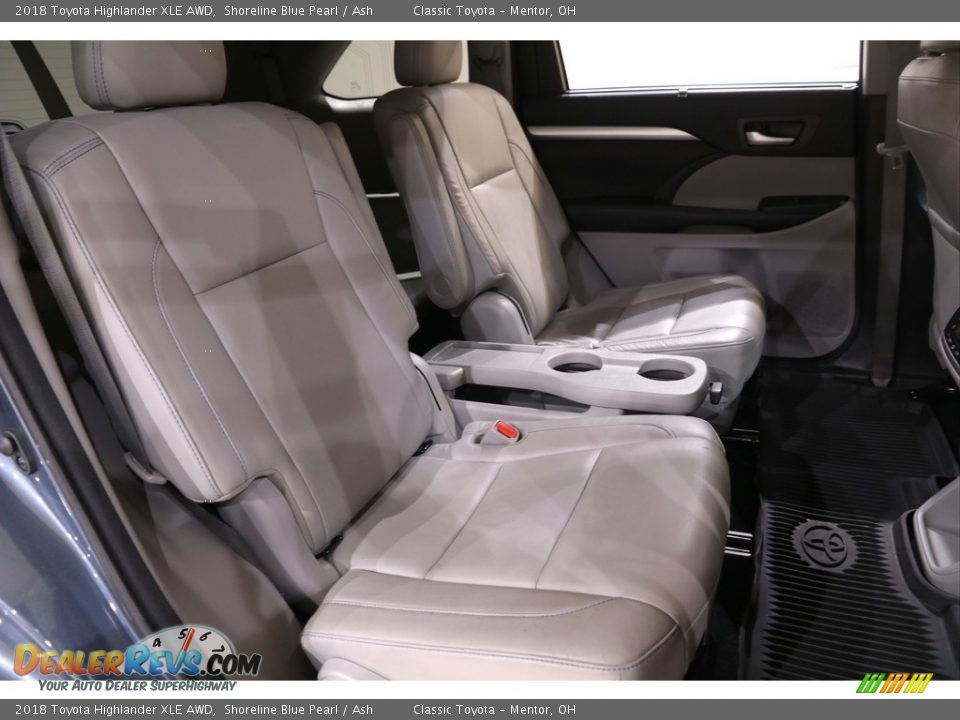 2018 Toyota Highlander XLE AWD Shoreline Blue Pearl / Ash Photo #18