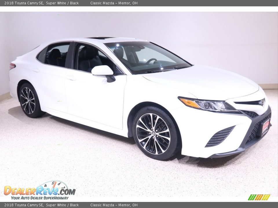 2018 Toyota Camry SE Super White / Black Photo #1