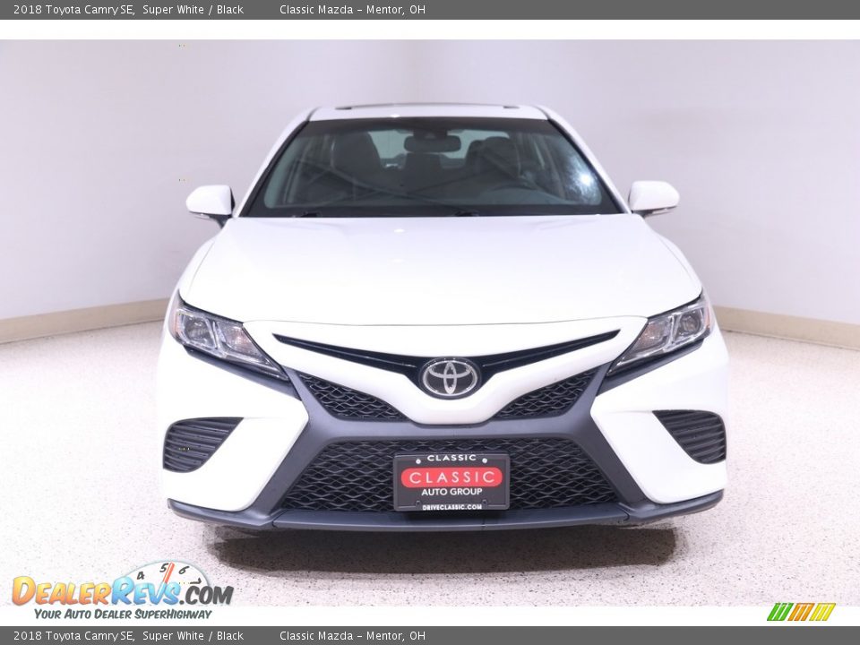 2018 Toyota Camry SE Super White / Black Photo #2