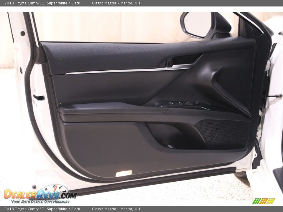 2018 Toyota Camry SE Super White / Black Photo #4