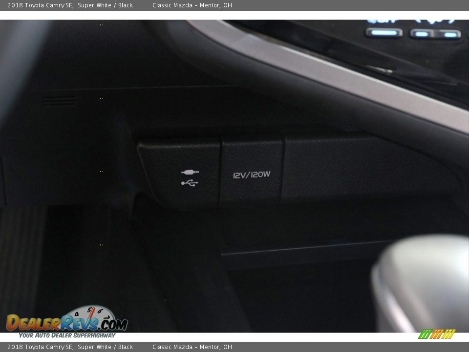 2018 Toyota Camry SE Super White / Black Photo #10
