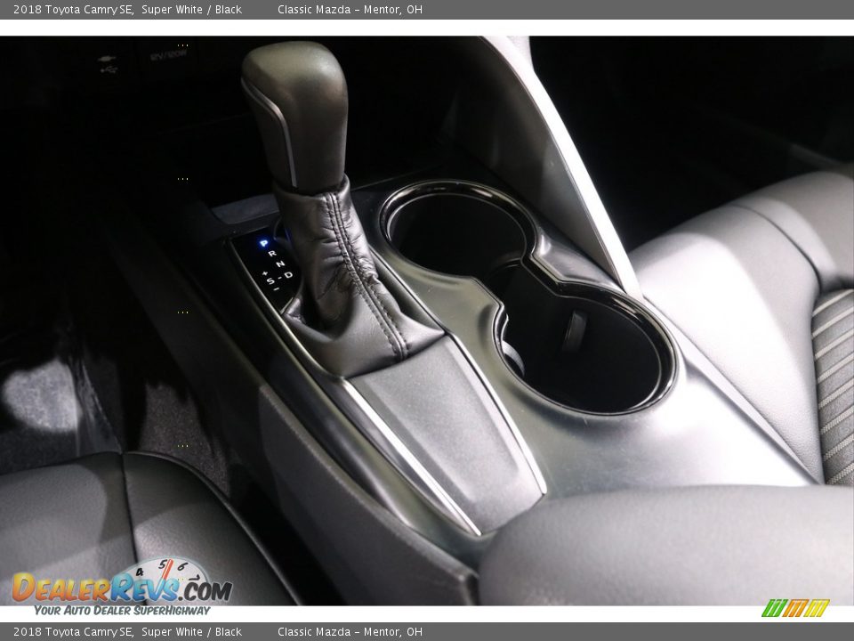 2018 Toyota Camry SE Super White / Black Photo #11