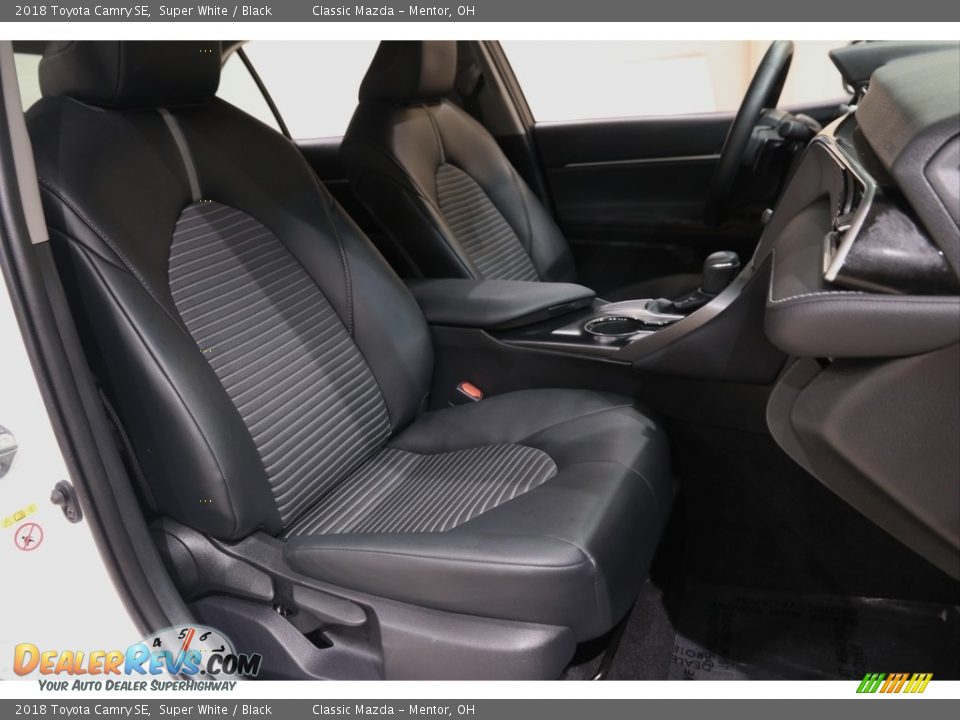2018 Toyota Camry SE Super White / Black Photo #12