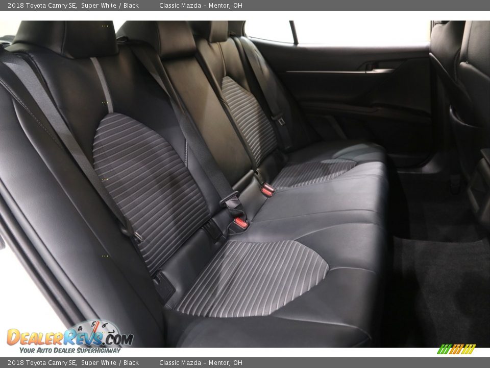 2018 Toyota Camry SE Super White / Black Photo #13