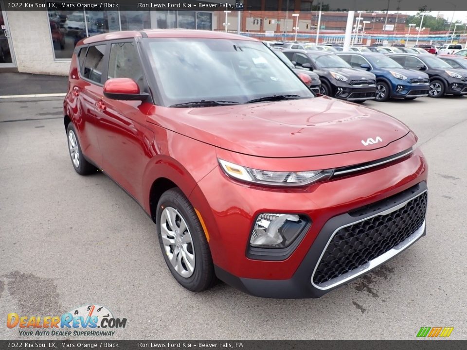 Front 3/4 View of 2022 Kia Soul LX Photo #3