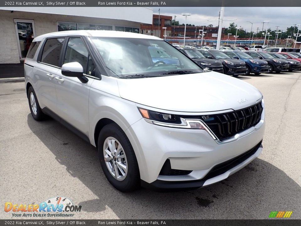 Front 3/4 View of 2022 Kia Carnival LX Photo #3