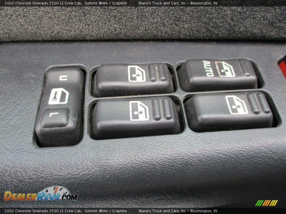 Controls of 2002 Chevrolet Silverado 2500 LS Crew Cab Photo #10